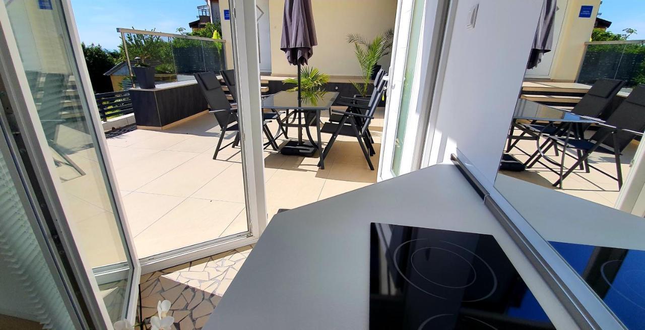 Jacuzzi Penthouse Apartment Matulji Bagian luar foto
