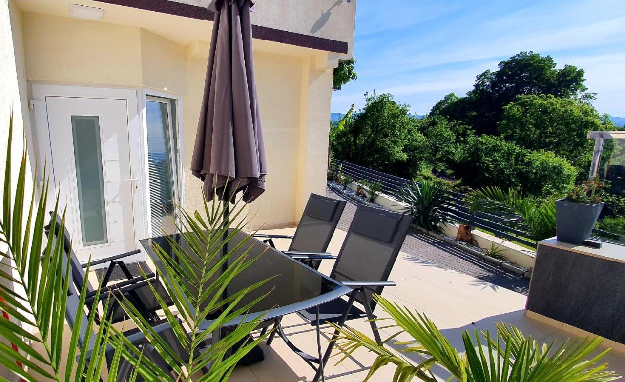 Jacuzzi Penthouse Apartment Matulji Bagian luar foto
