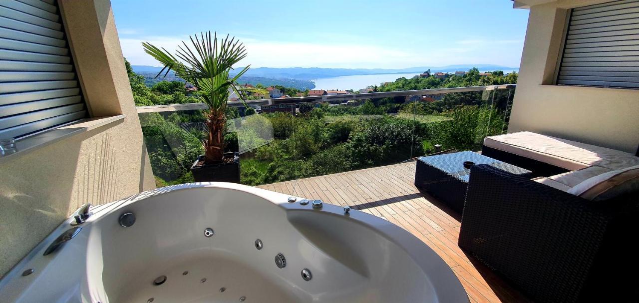 Jacuzzi Penthouse Apartment Matulji Bagian luar foto