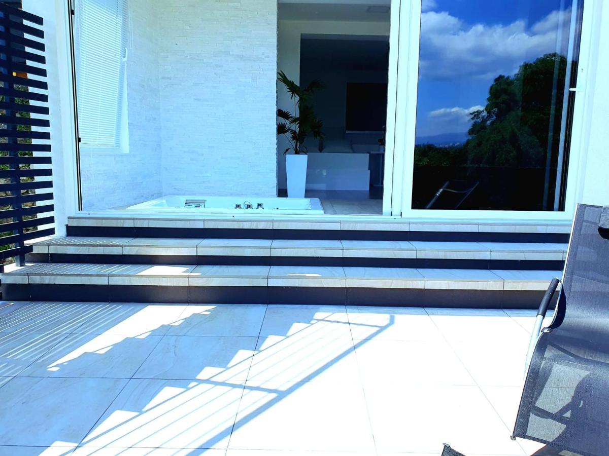Jacuzzi Penthouse Apartment Matulji Bagian luar foto