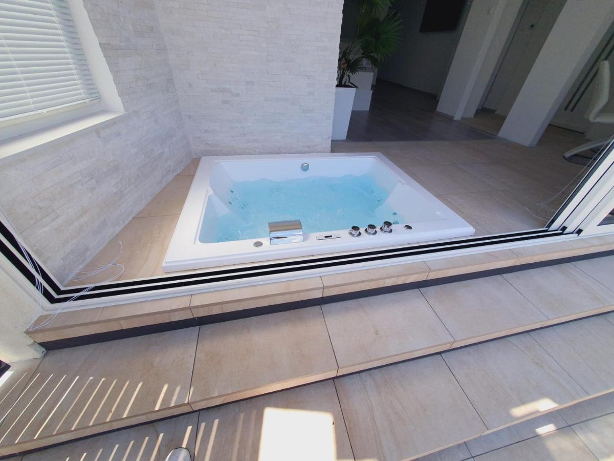 Jacuzzi Penthouse Apartment Matulji Bagian luar foto