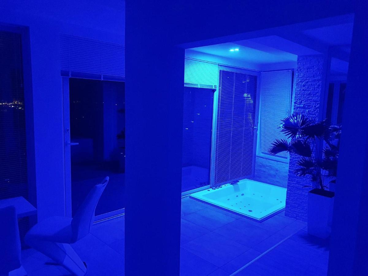 Jacuzzi Penthouse Apartment Matulji Bagian luar foto