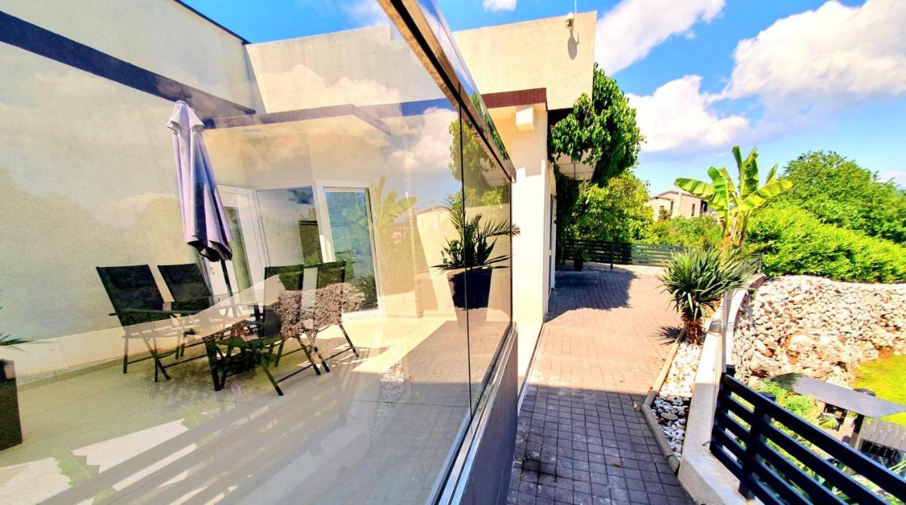 Jacuzzi Penthouse Apartment Matulji Bagian luar foto