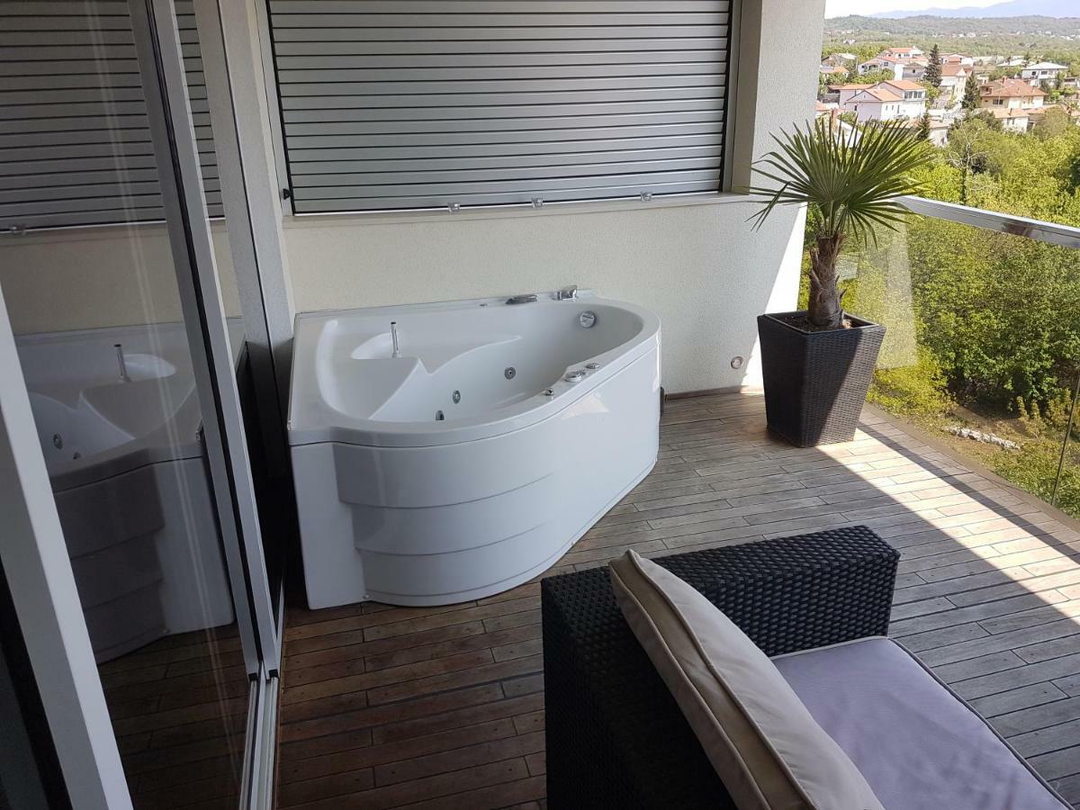 Jacuzzi Penthouse Apartment Matulji Bagian luar foto